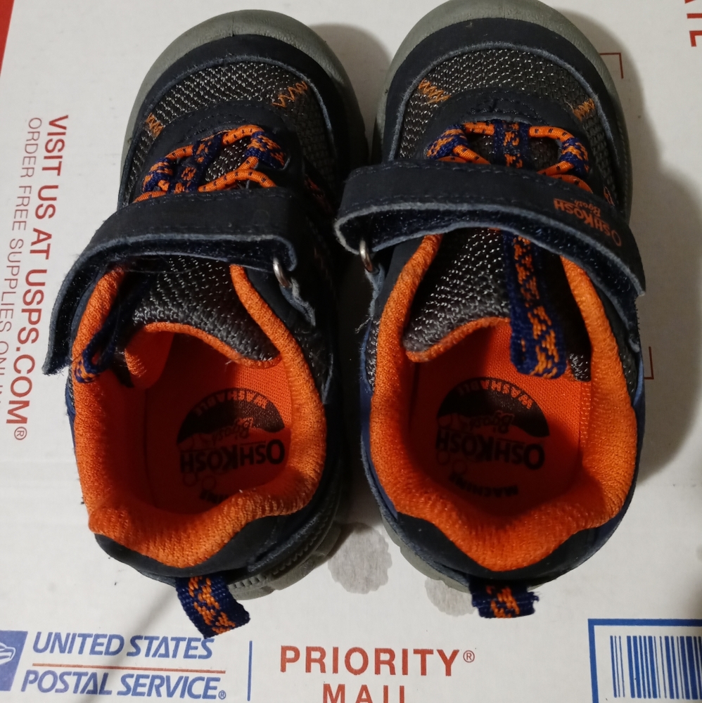 🏂Oshkosh B'gosh Toddler Sneakers🎉🚂 - Picture 8 of 12